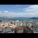 Links der Bosporus, rechts oben das Marmarameer, darunter das Goldene Horn